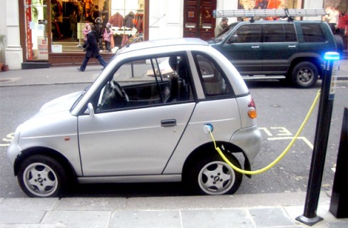 Auto elettriche e ibride verso un milione di unità