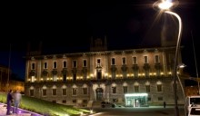 A Monza la luce veste la piazza come un palcoscenico