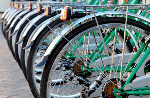 Sì al trasporto pubblico e alle piste ciclabili