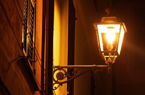 Illuminazione pubblica nelle città: risparmiare si può