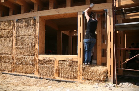 La casa di paglia va in città