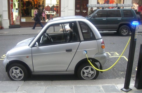 Auto elettriche: cresce il numero delle colonnine