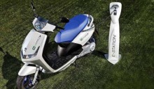 Scooter e auto a benzina o veicolo elettrico?