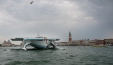 La nave a energia solare sbarca a Venezia