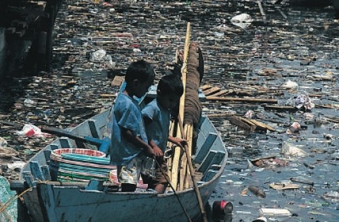 Il mondo affoga in un mare di plastica