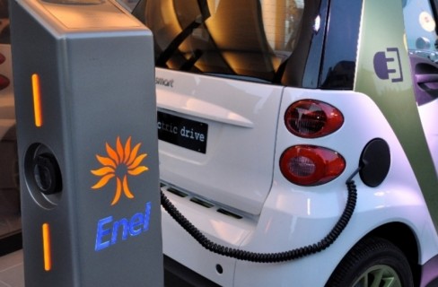 Mobilità eco-friendly: accordo Eni e Enel per le auto elettriche