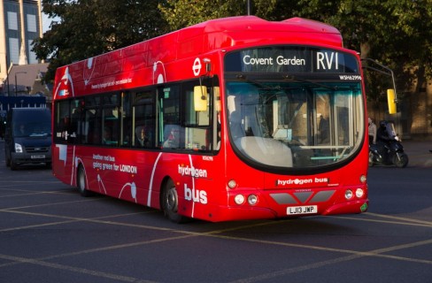 Idrogeno: in Italia arriva l’auto. E l’autobus