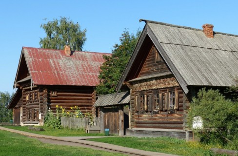 Agriturismi in legno per il turismo sostenibile