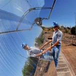 Manutenzione di un sistema solare termodinamico a concentrazione presso i laboratori Sandia (Usa) - cortesia: Sandia - foto: Randy Montoya